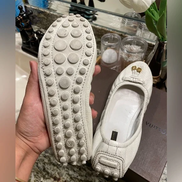 Authentic Louis Vuitton Leather Ballet Flats – Size EU 39 / US 8.5